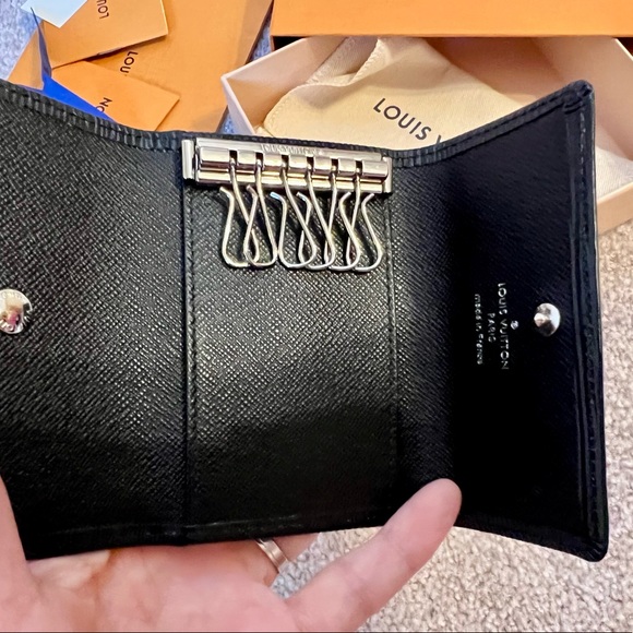 Louis Vuitton 6 KEY HOLDER in Epi Leather - Picture 3 of 9